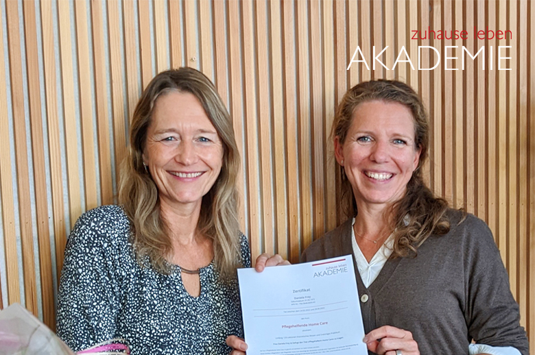 Des visages rayonnants lors de la remise du 1er certificat de fin d'études